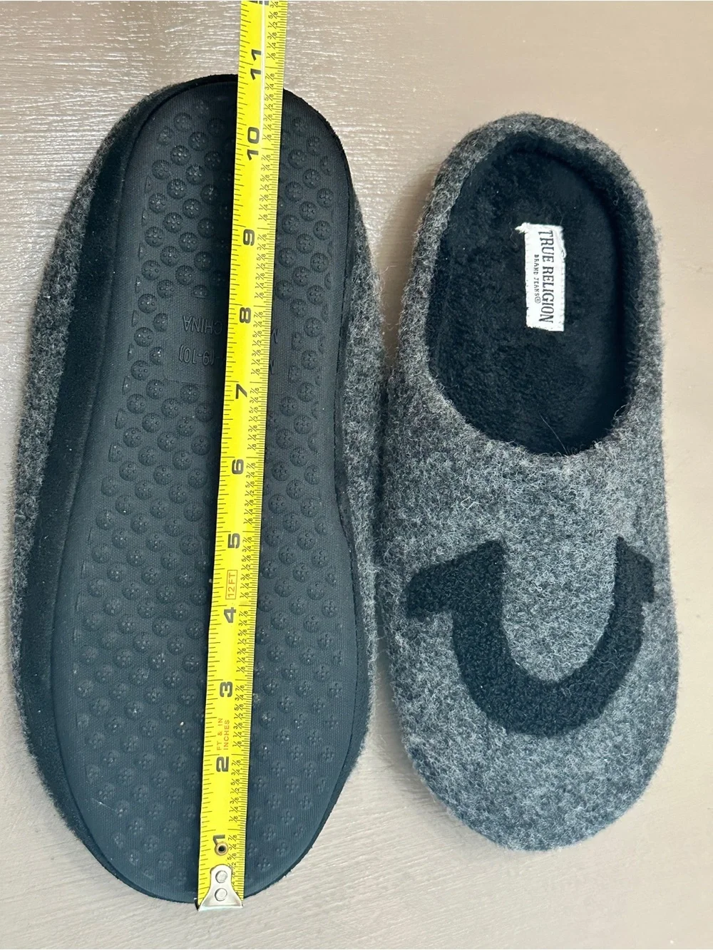 True Religion Mens Slippers Size M 9-10 Gray Felt Horseshoe Logo House Shoes